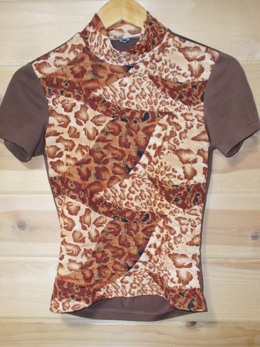 Vintage Bebe Y2K Beautiful Cheetah print T-Shirt Size XS Pre-owner